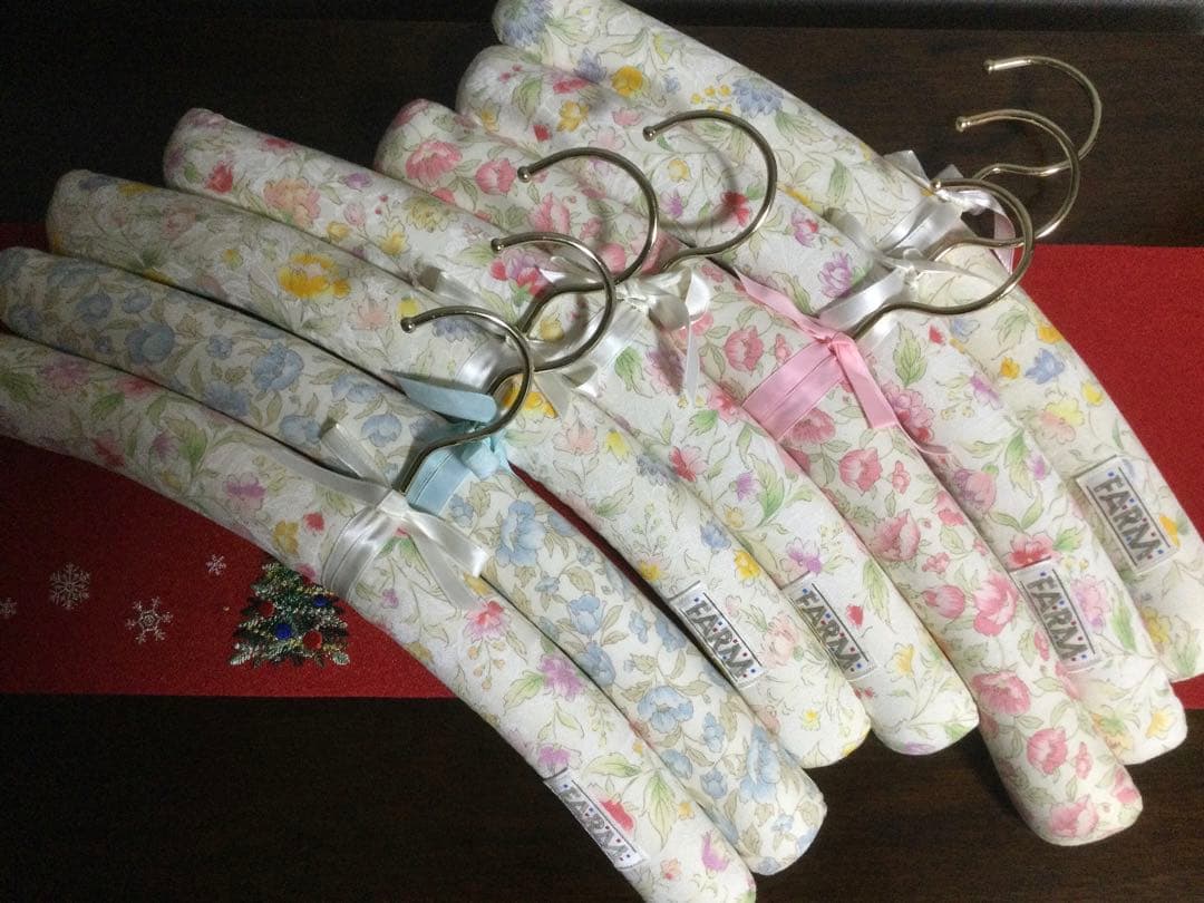 FARM 」花柄布製ハンガー 7本セットとテディベアとスワトウハンカチセット