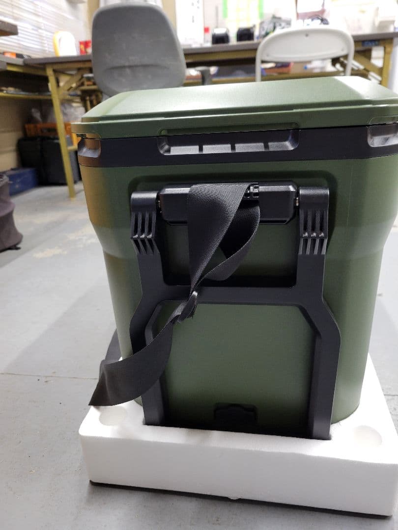 HIKOKI 冷温庫 デジタル表示 グリーン　電池２個付きです