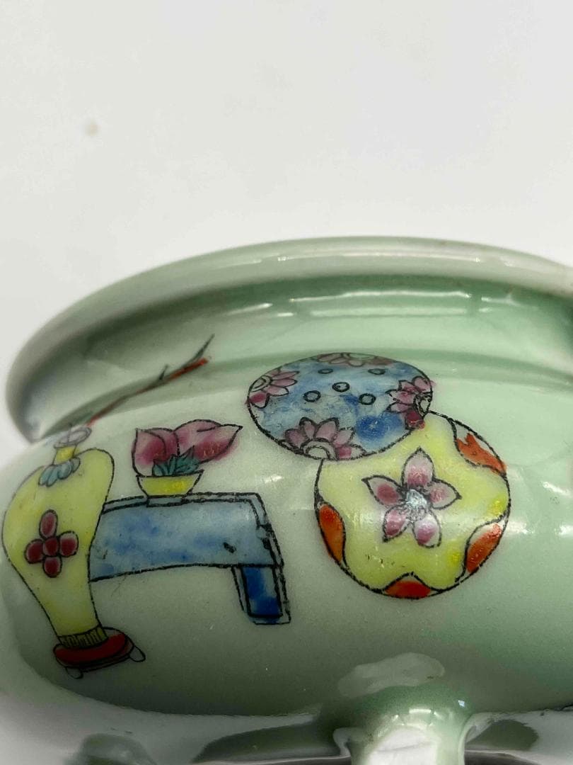 清光緒時代 豆青釉皮球花双系耳三足香炉 【旧家蔵出し】 精密