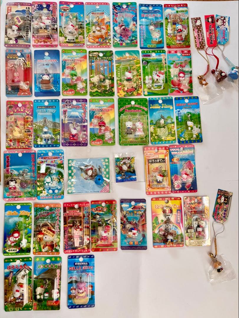 ご当地キティ　ファスナーマスコット＆根付け246個セット　まとめ売り