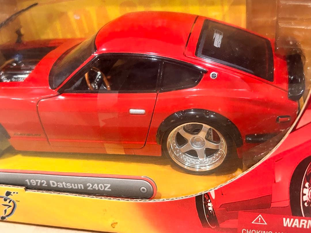 1972 Datsun 240Z スケールモデル　赤　ミニカー