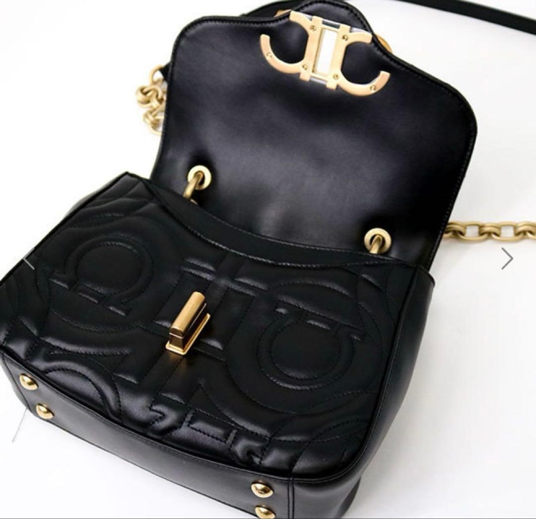 Salvatore Ferragamo フェラガモ　ガンチーニショルダーバッグ