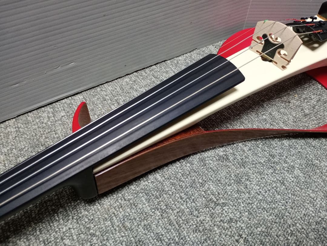 エレクトリックバイオリンYAMAHA YEV 104 サイレントバイオリン