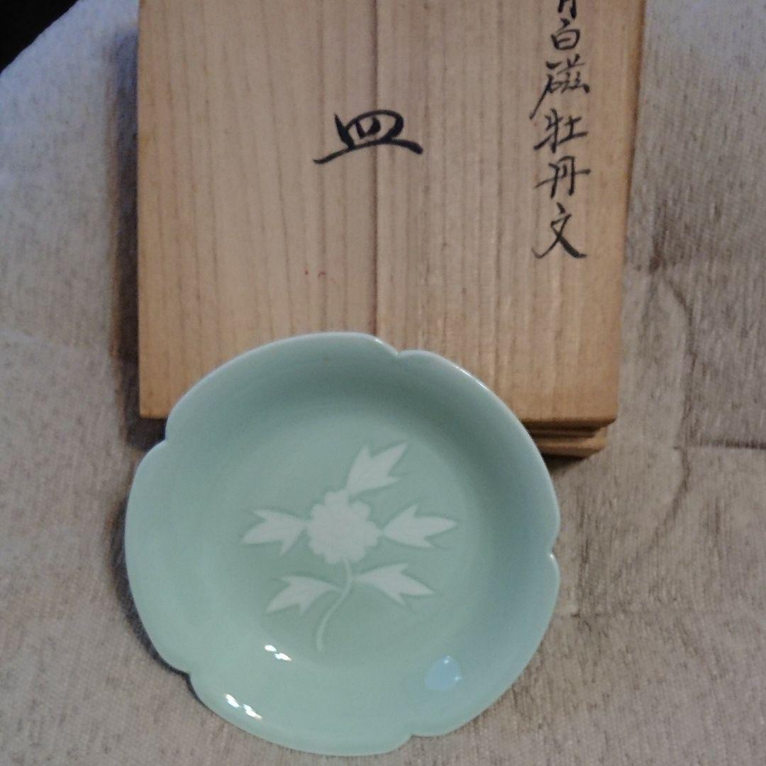 井上萬二  皿  青白磁牡丹文 井上萬二 皿 青白磁牡丹文 井上萬二 皿 青白磁牡丹文