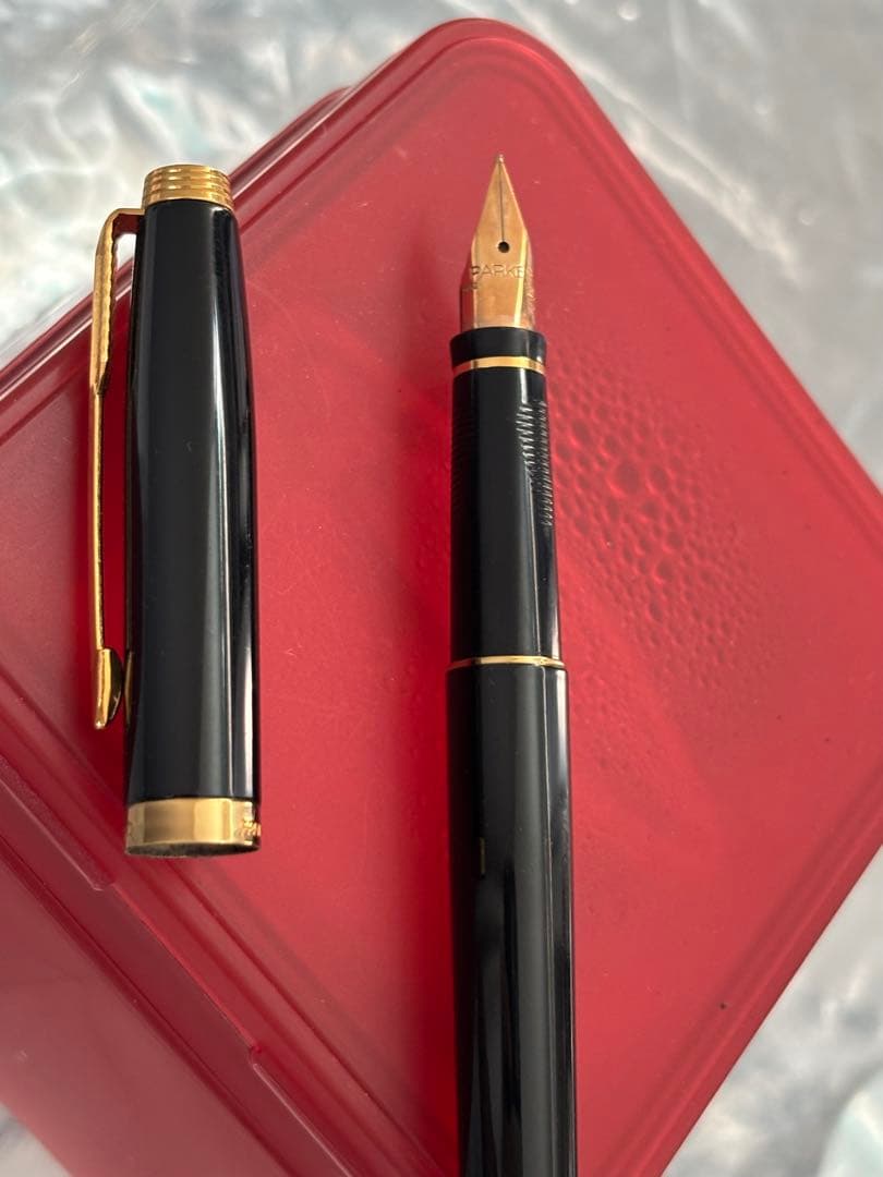 美品】PARKER パーカー 万年筆 14Kペン先 黒×ゴールドレザーケース付