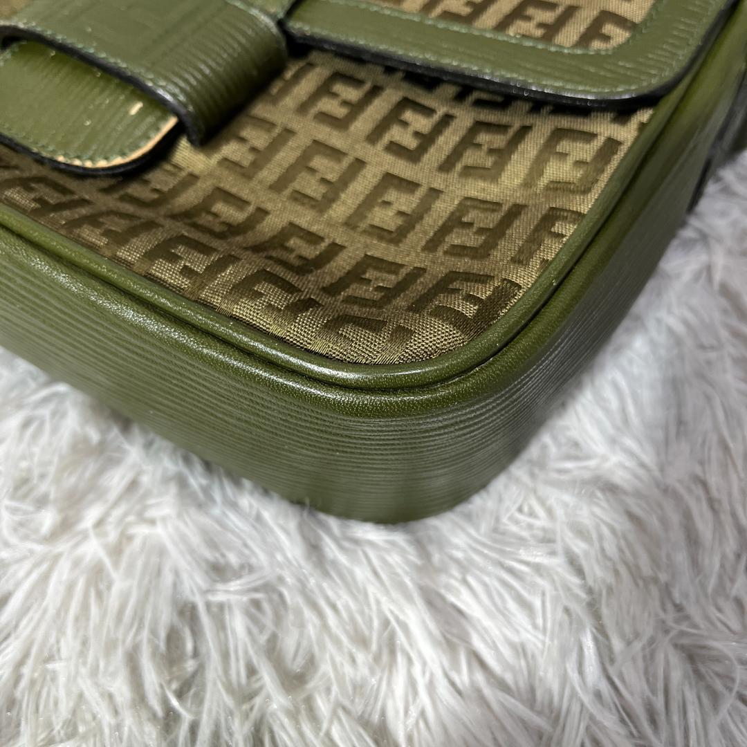 [大人気]　フェンディ　FENDI　ショルダーバッグ　総柄　レザー