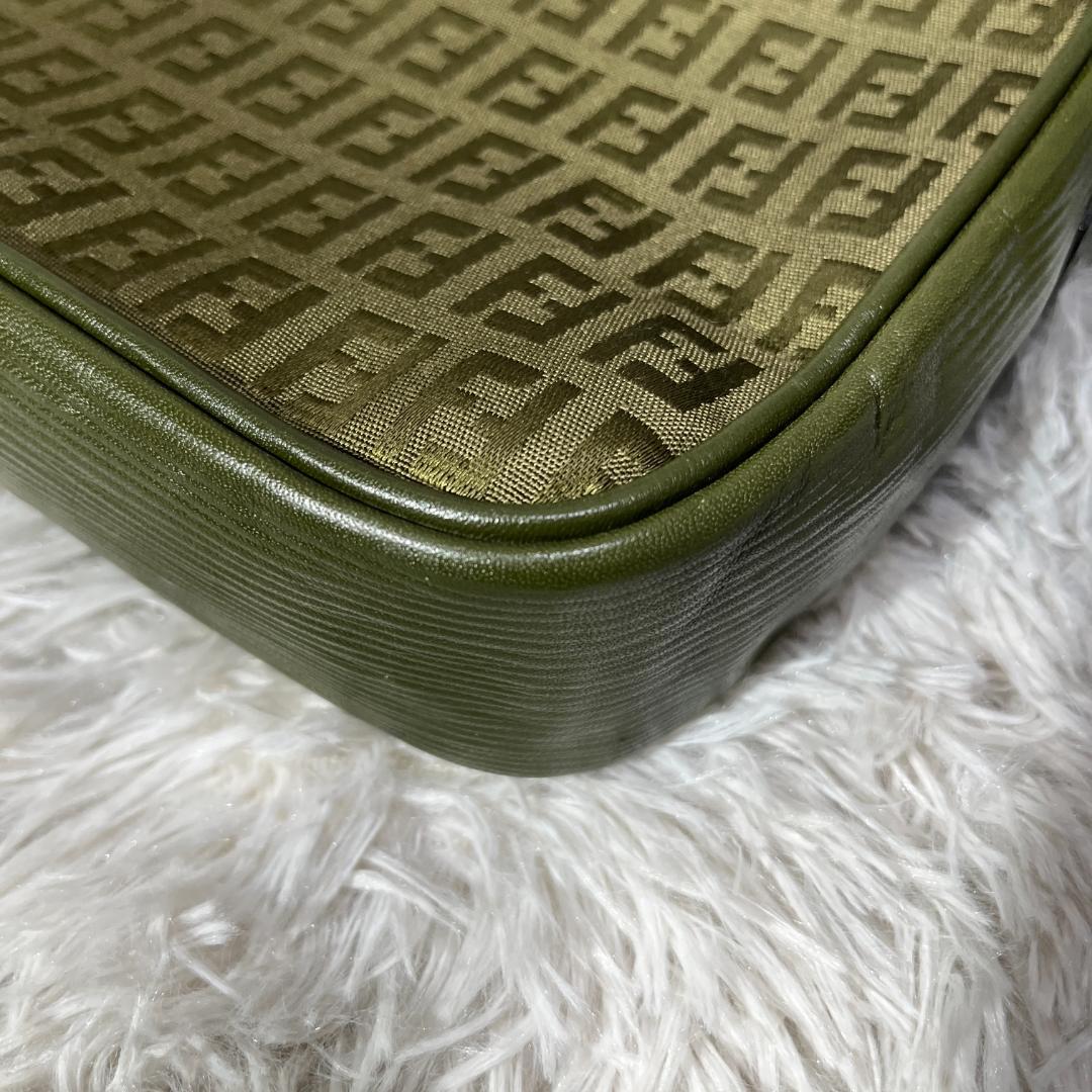 [大人気]　フェンディ　FENDI　ショルダーバッグ　総柄　レザー