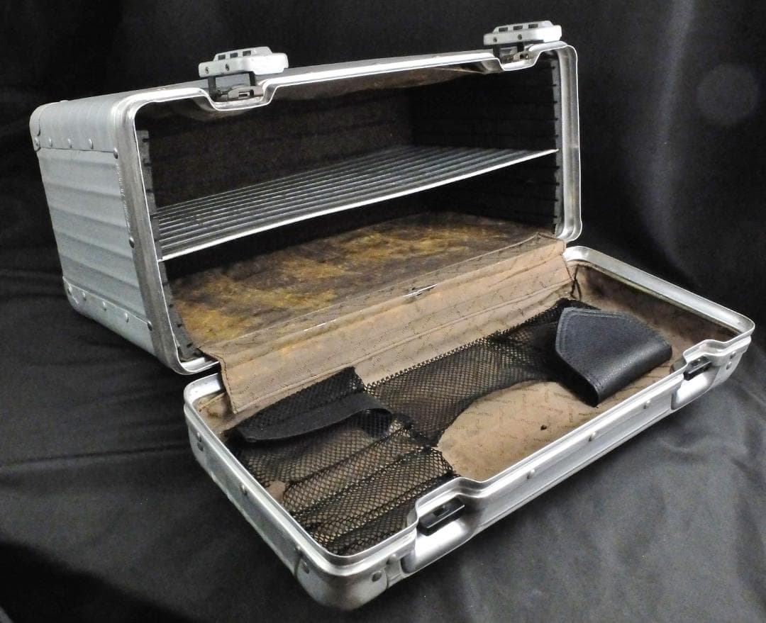 リモワ 940.31『Lufthansa』アルミ・パイロットケース 29L - メルカリ