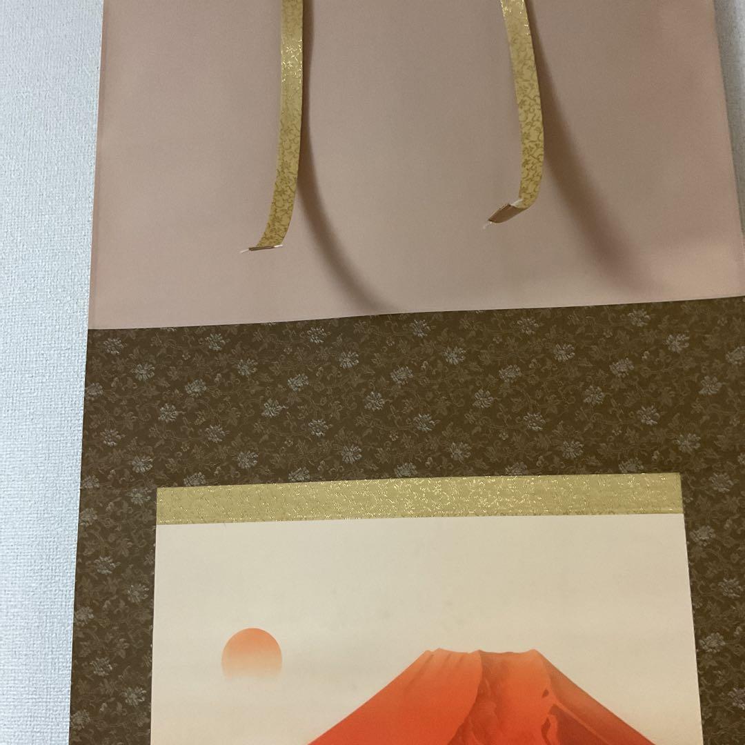 金運満願図 絹本彩色画 祝い軸【赤富士、白鷹、茄子 七福神宝舟】 桐箱