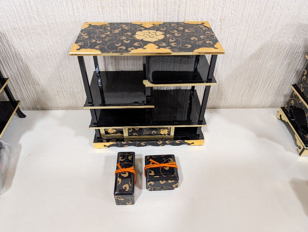 【専用】雛人形 道具 三棚 古代唐草 黒色 金色 お雛様 ひな祭り ひな人形