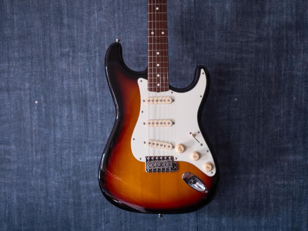 Fender Japan 2011 stratocasterほぼ未使用 mint Fender Japan 2011 stratocasterほぼ未使用 mint Fender Japan 2011