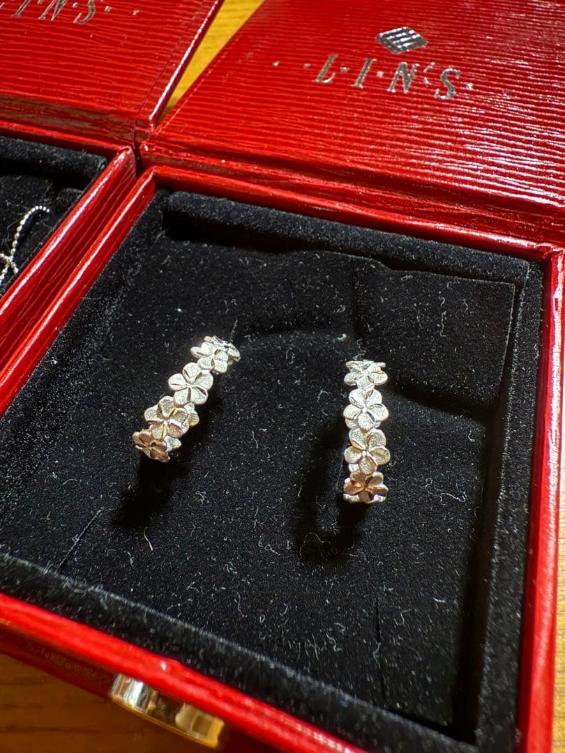 イタリア製・花柄ネックレスとピアスセット