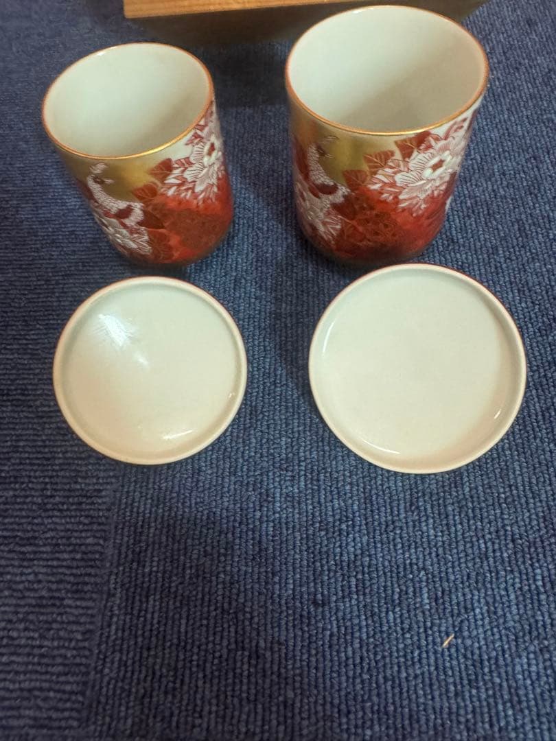 1828 九谷焼赤絵夫婦湯呑蓋付き金彩未使用