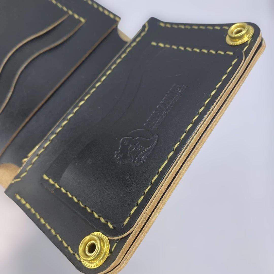 お札折らずに収納できる無骨な手染めミドルトラッカーウォレット BTW01