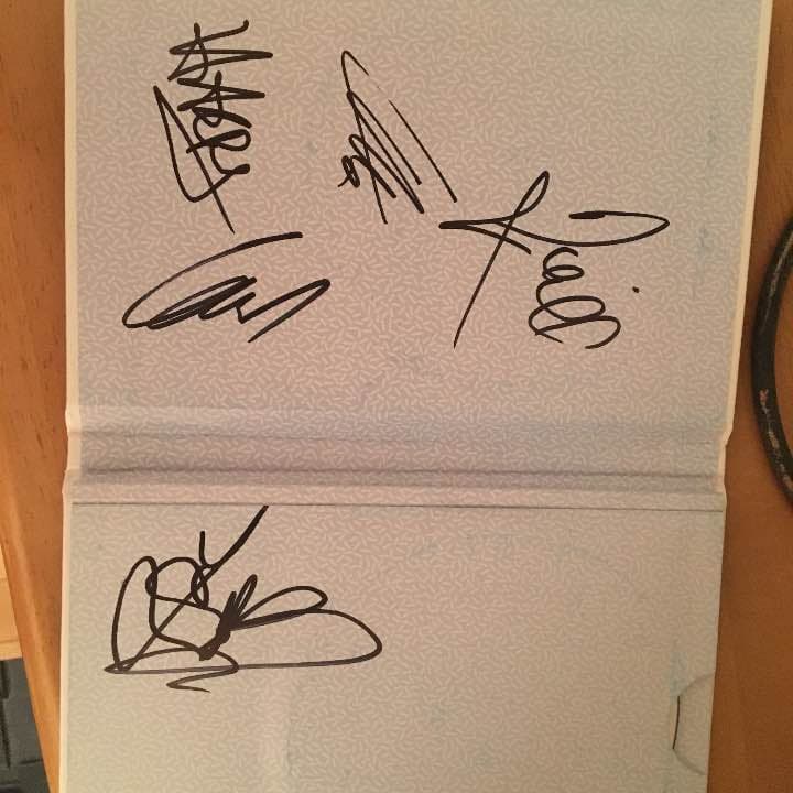 ONE Direction    直筆サイン入りアルバム