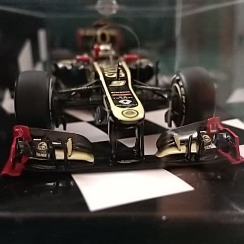 ミニチャンプスロータスF1E20K.ライコネンアブダビGP優勝モデル