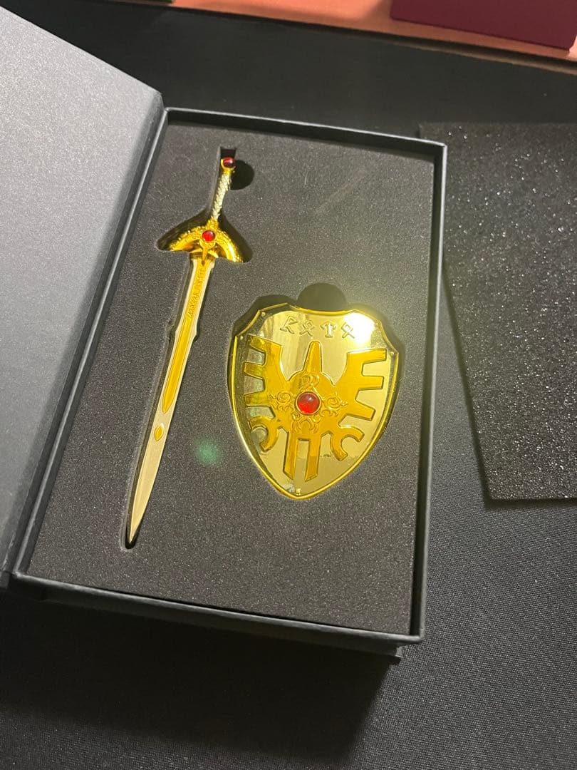 ドラゴンクエスト メタリックアイテムズギャラリー ロトの剣 ロトの盾