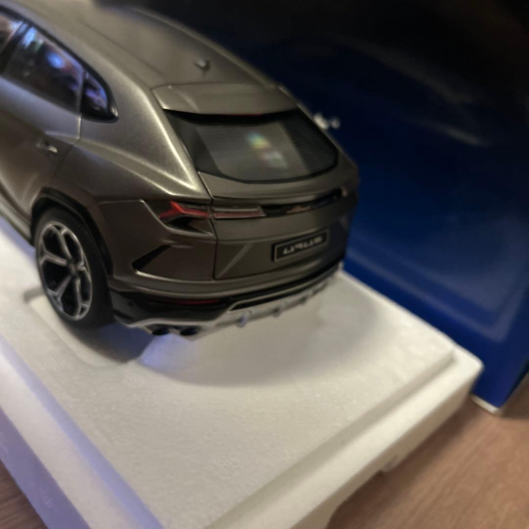 S*o様 オートアート ランボルギーニ ウルス autoart ミニカー