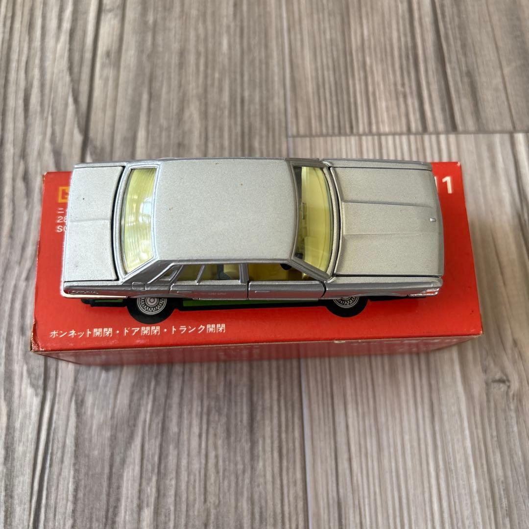 トミカ DANDY ニッサンセドリック 011