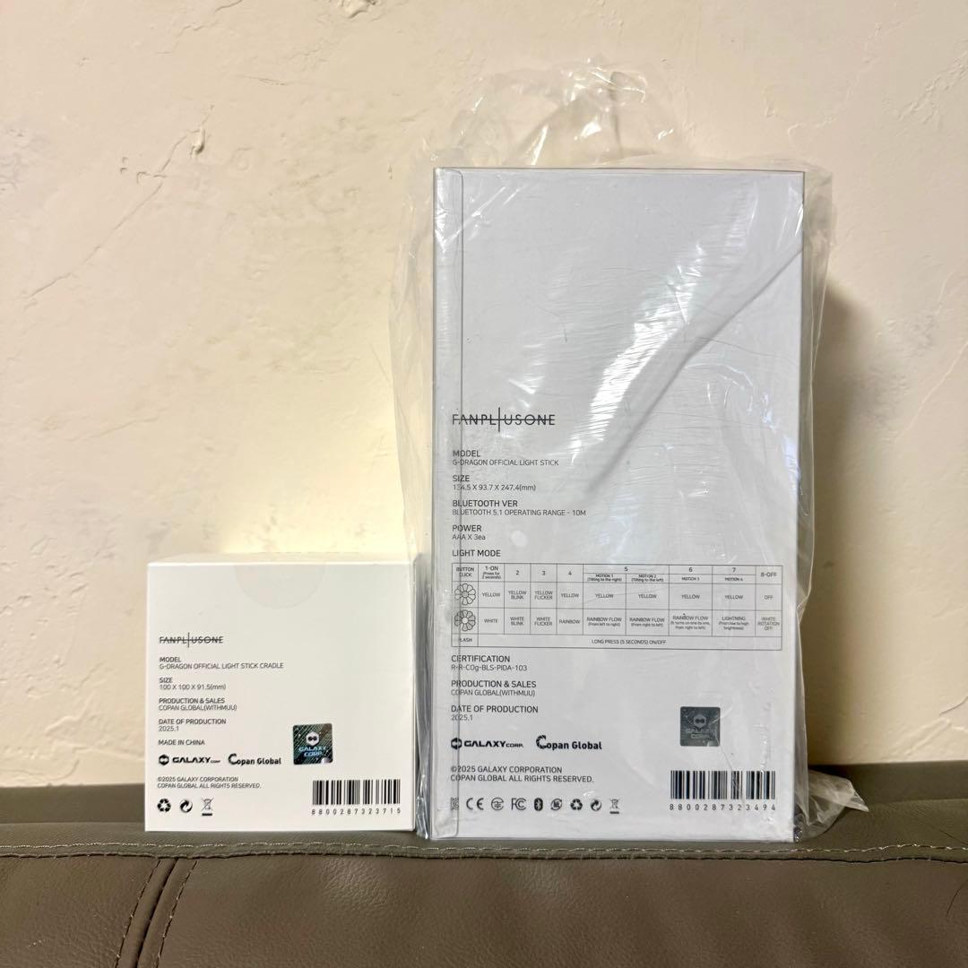 ☆国内24時間以内発送G-DRAGON ペンライト&クレイドル＆トレカ＆袋