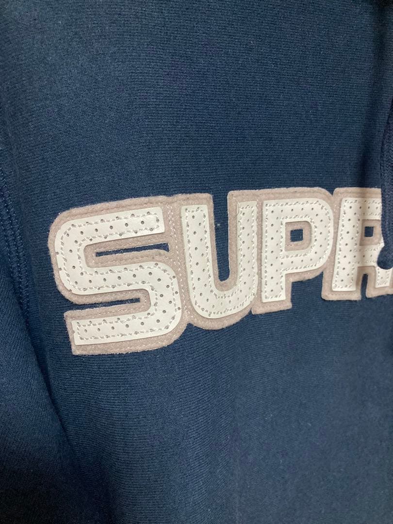 supreme レザーワッペンロゴ　パーカー　シュプリーム