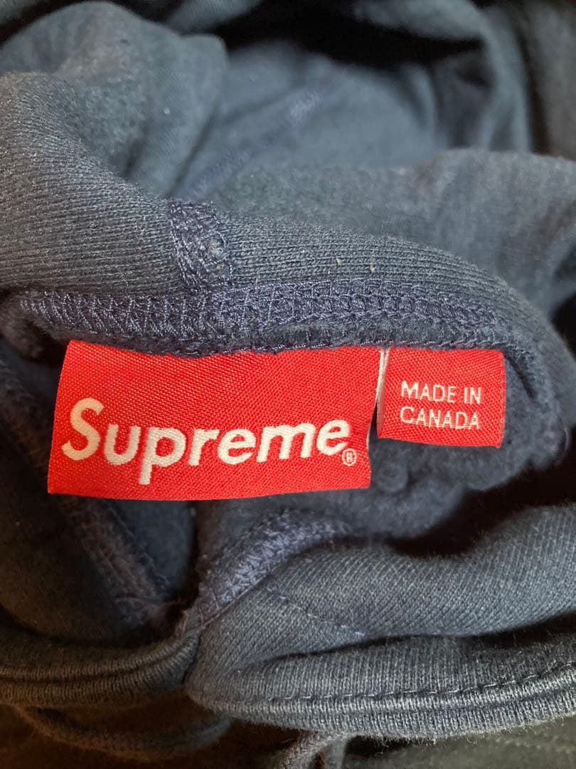 supreme レザーワッペンロゴ　パーカー　シュプリーム
