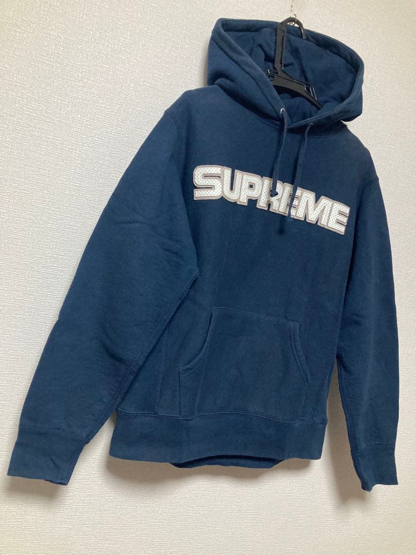 supreme レザーワッペンロゴ　パーカー　シュプリーム