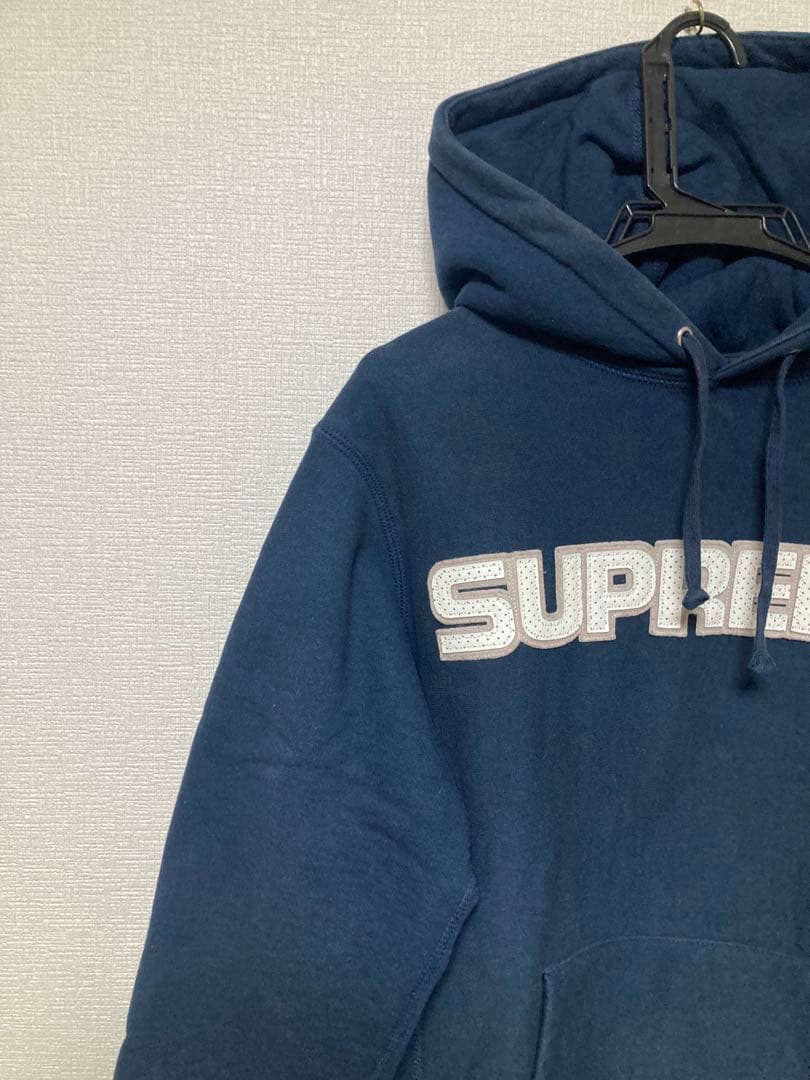 supreme レザーワッペンロゴ　パーカー　シュプリーム