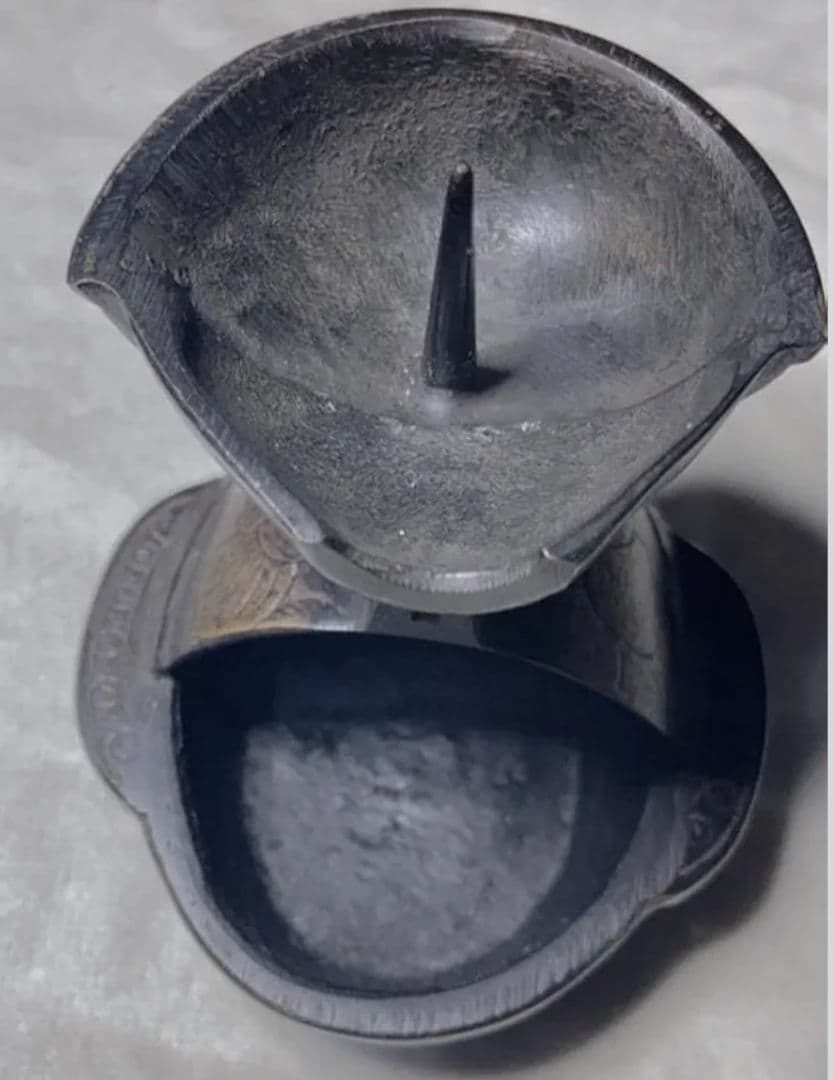 亀型金属香炉 花模様彫刻 金属製時代のポータブル燭台、レトロで貴重、仏具の骨董品