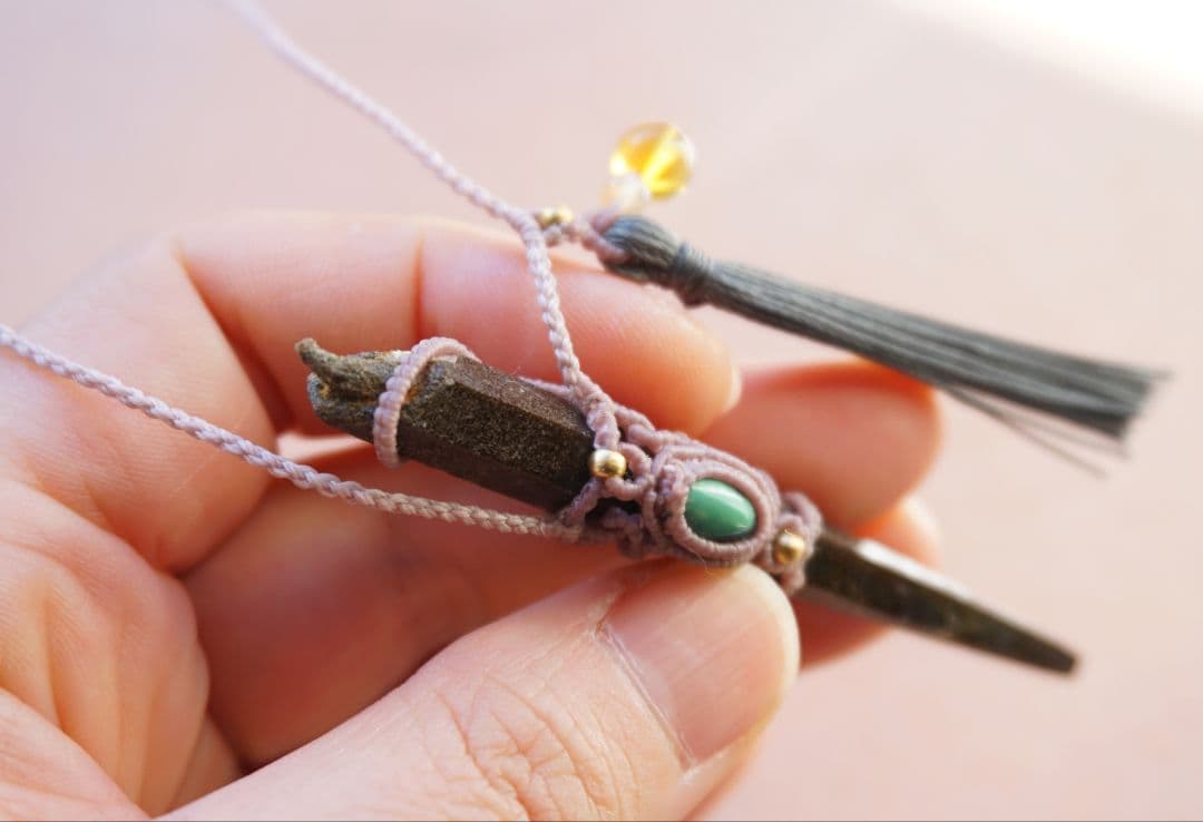 《まっすぐに》ヒマラヤ産クローライトクリスタル　ターコイズ　マクラメ　ネックレス