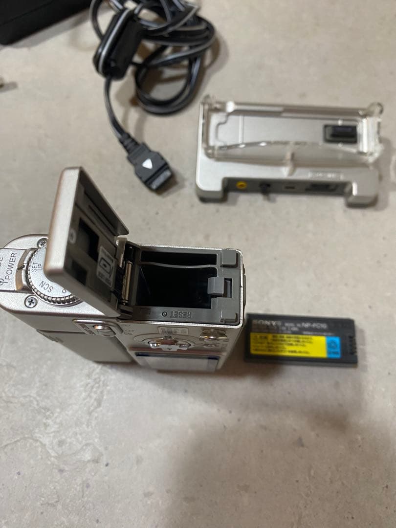 SONY Cyber-shot 4.0 DSC-F77 バッテリー&充電器付