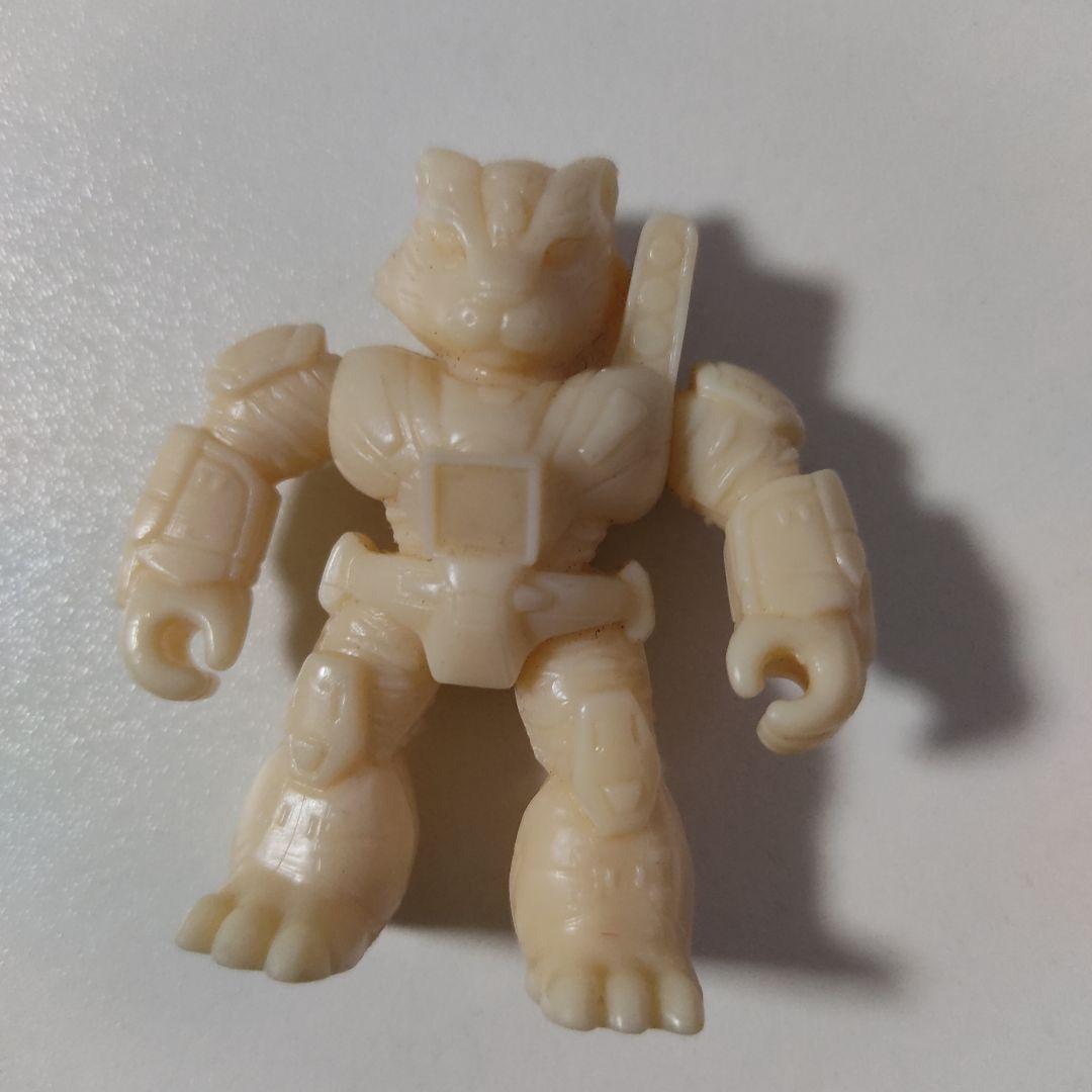 トランスフォーマー ビーストフォーマー ホワイト 無彩色 エンブレムなし