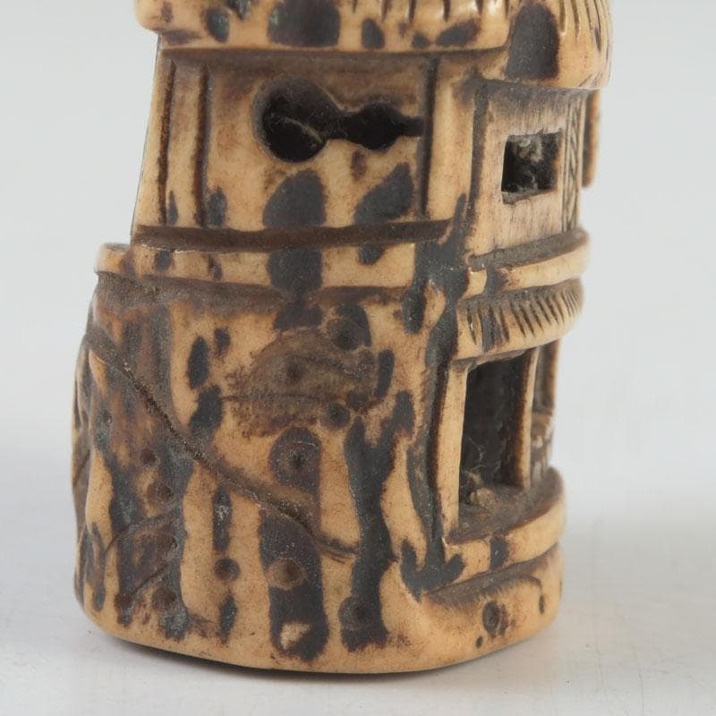 時代提げ物 鹿角彫刻 山水楼閣彫 根付 置物 V 9639