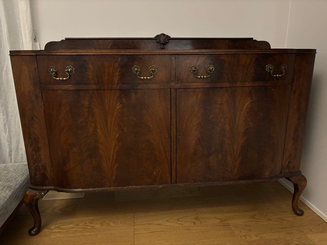 英国アンティーク オーク材のサイドボード バルボス装飾 バフェ 飾り棚