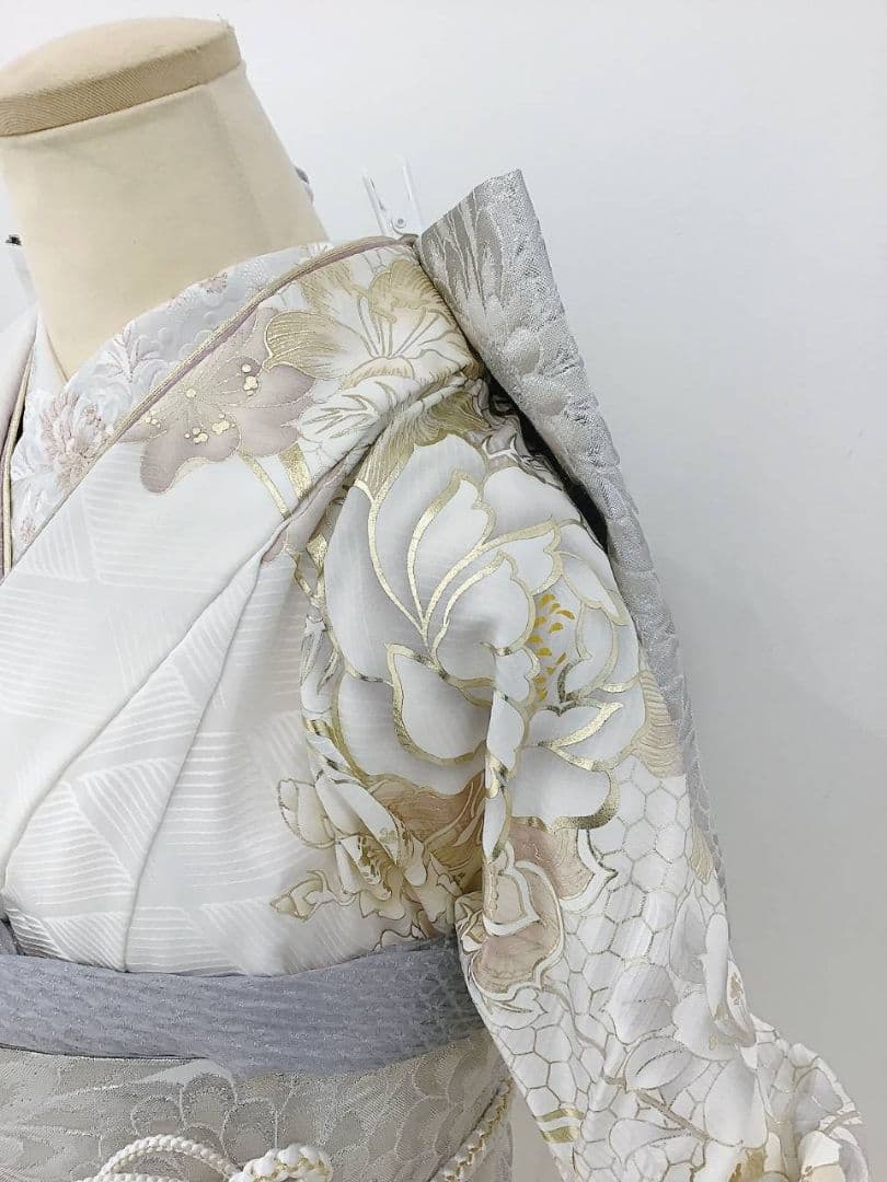 白地 金銀彩加工の上品な梅と菊の振袖フルセット