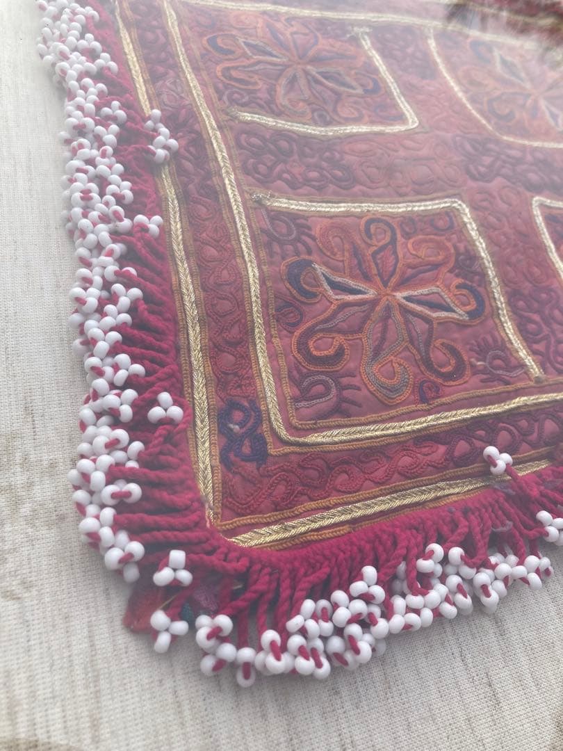 アフガニスタン 手仕事 民藝 装飾的な刺繍 ビーズ アートフレーム