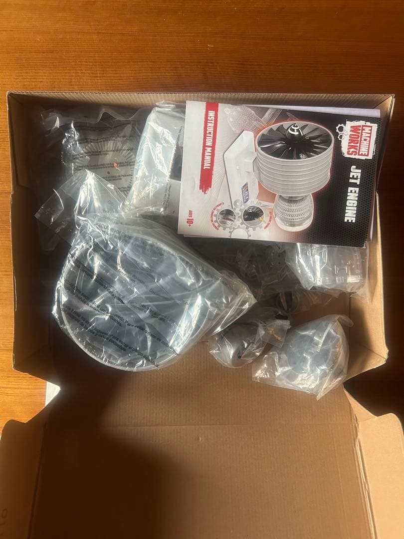 JET ENGINE 組み立てキット 40パーツ以上