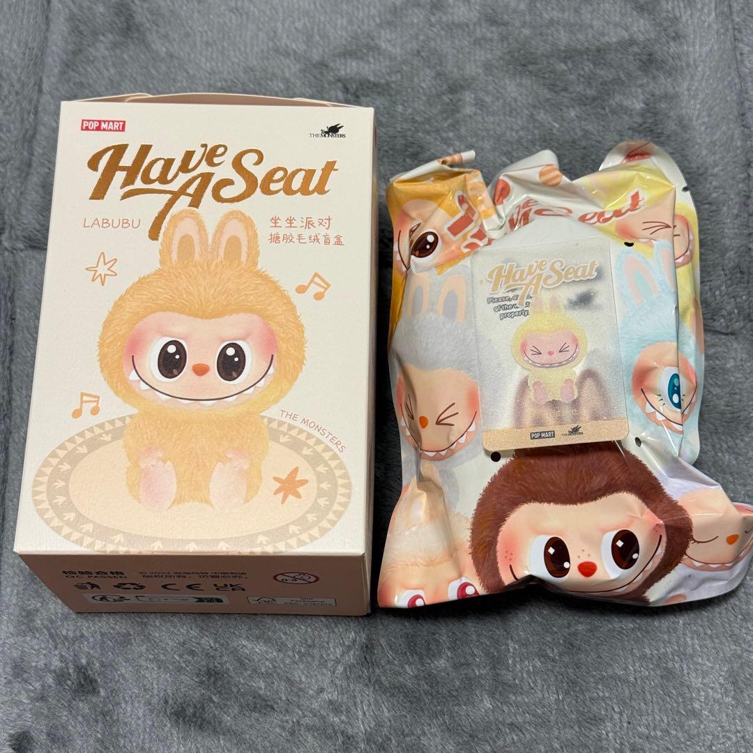 ポップマート ザ モンスターズ (ラブブ) ハブアシート ぬいぐるみ