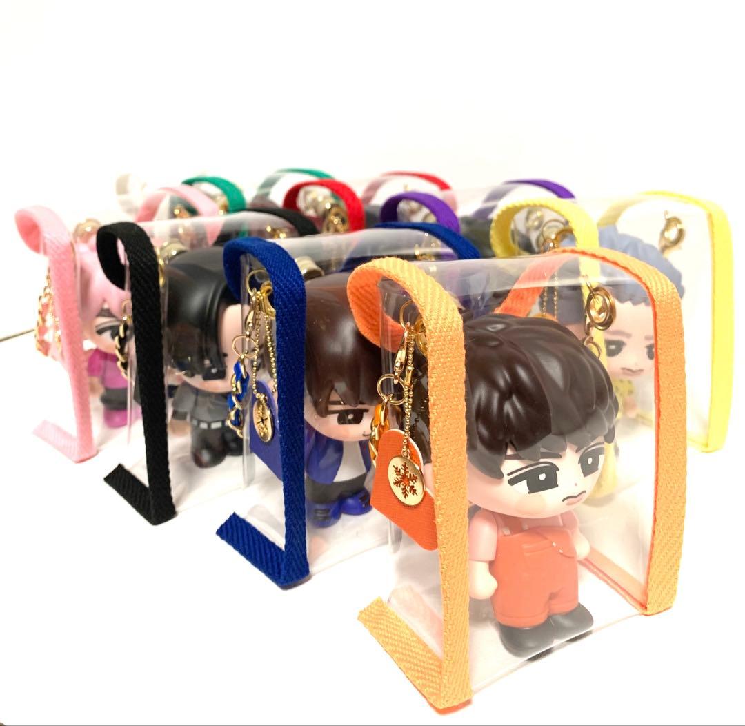 SnowMan ON すのチルソフビポーチ 9色 雪の結晶チャーム付き - メルカリ