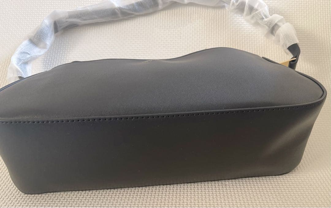 ◉新品半額❗️❗️herlipto Modern Muse Baguette Bag - メルカリ