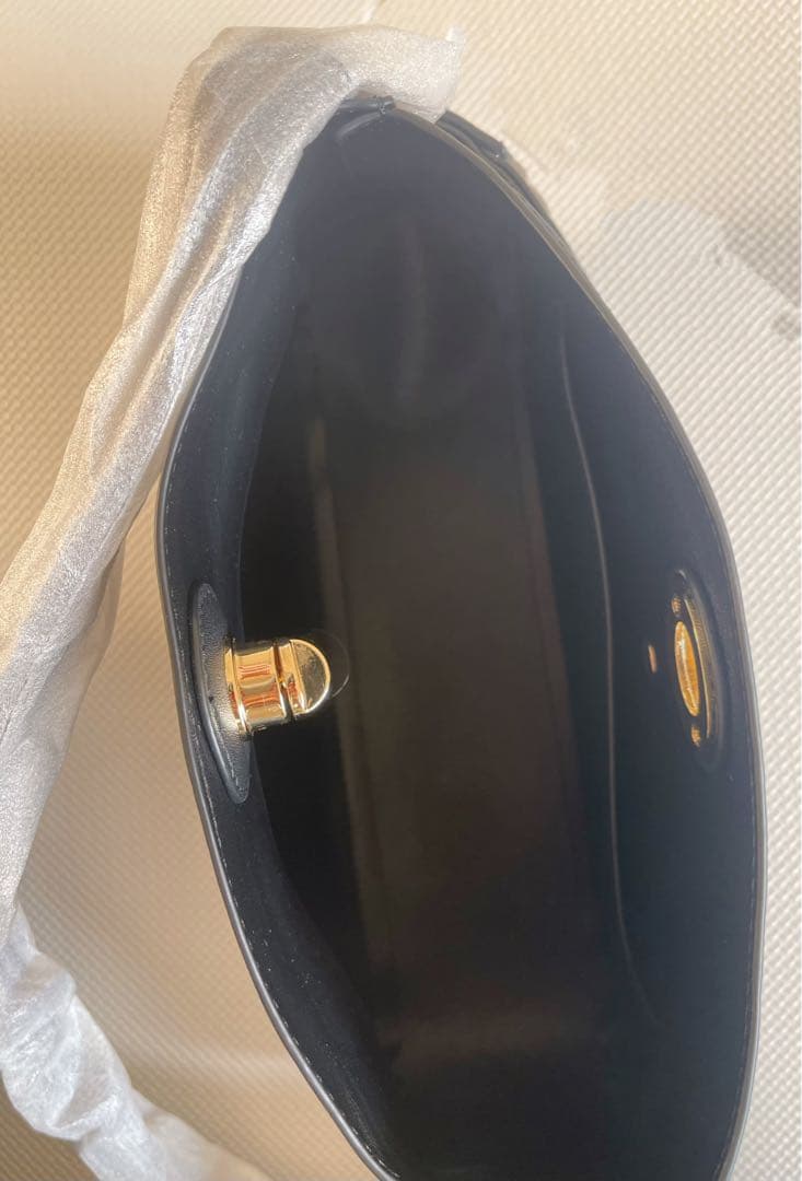 ◉新品半額❗️❗️herlipto Modern Muse Baguette Bag - メルカリ