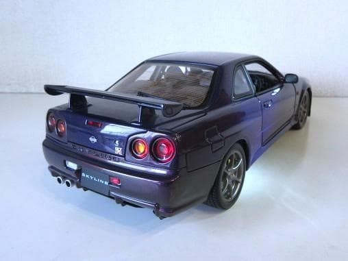 特価 AUTOart 1/18 スカイライン GT-R ミッドナイトパープル