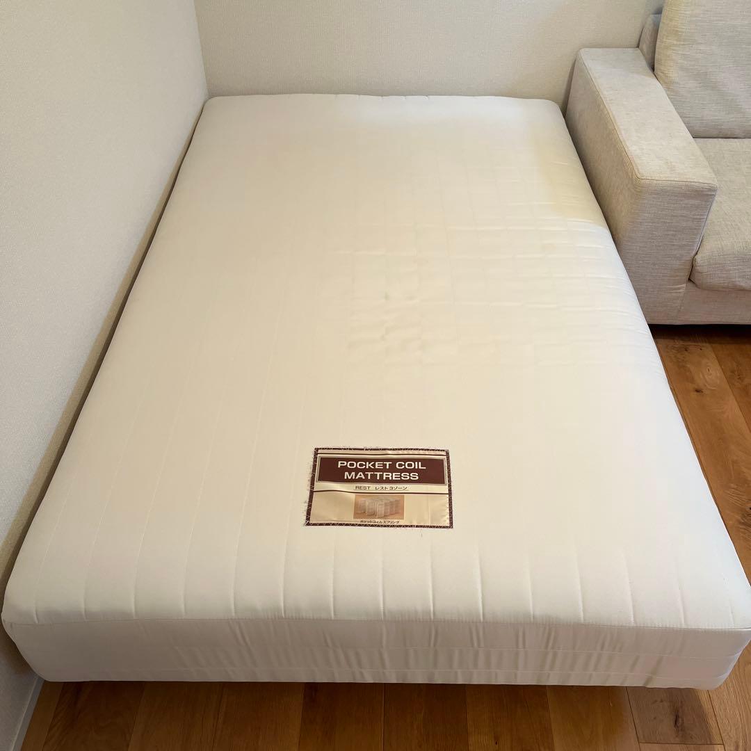送料込み！ ニトリ スプリングマットレス 脚付 セミダブル