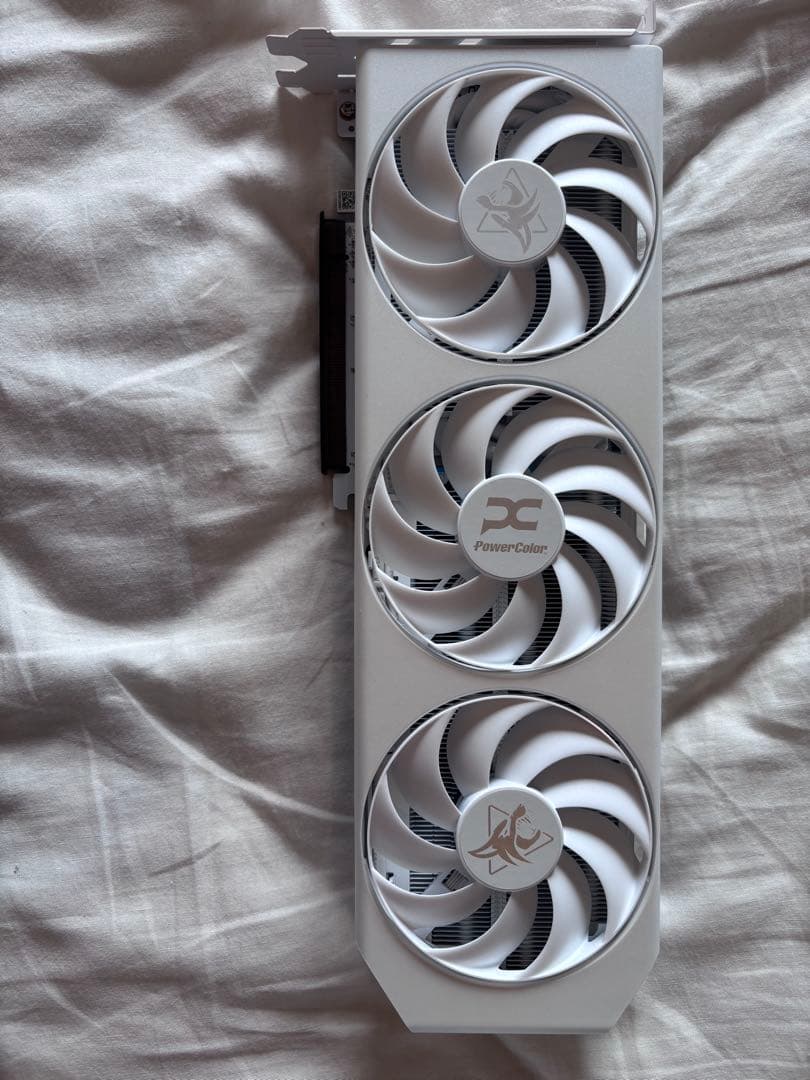 グラフィックボード・グラボ・ビデオカード Hellhound Spectral White RX 9060 XT 16GB PowerColor launches an RX 9060 XT Hellhound Spectral White