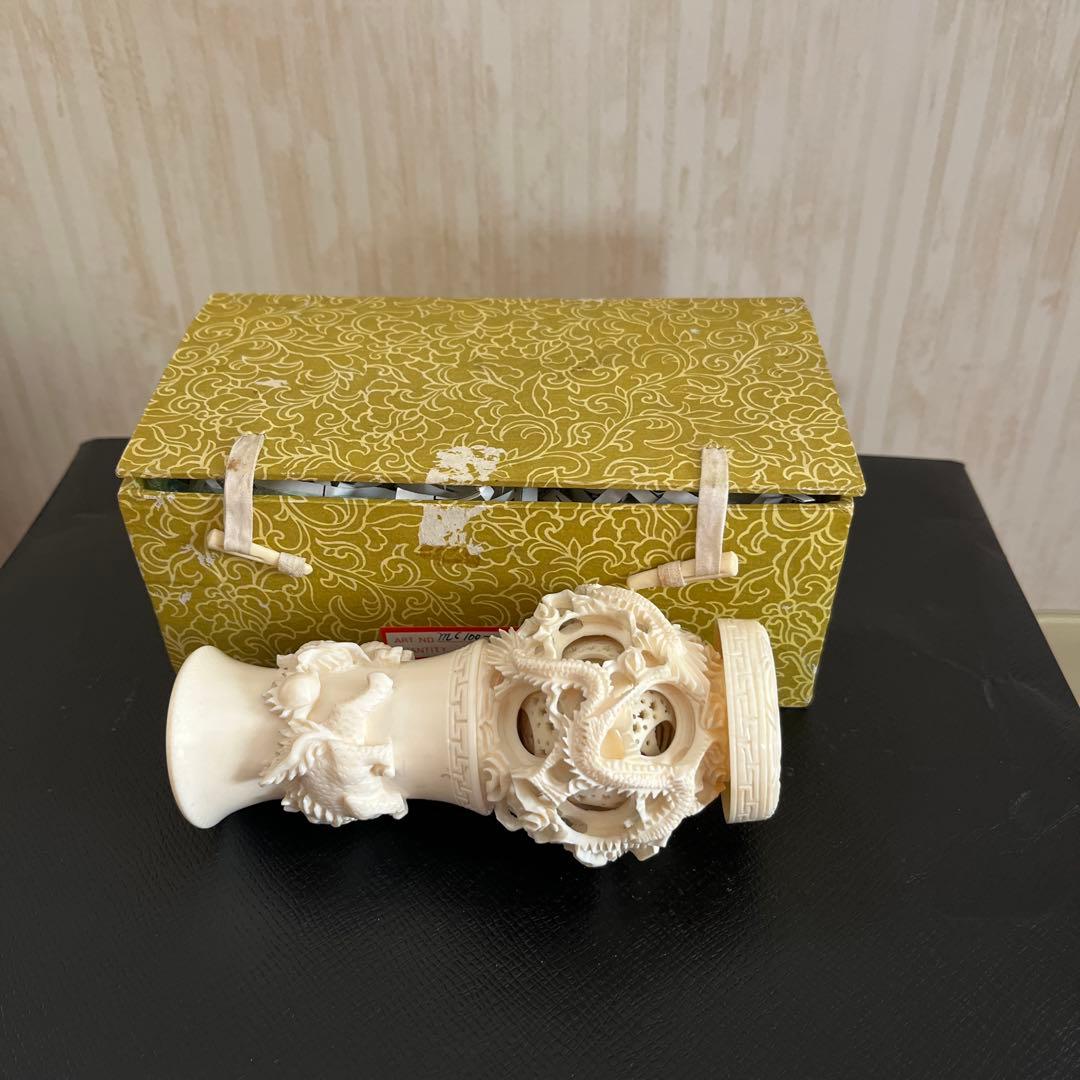 中国骨董 多層球象牙調のドラゴン彫刻花瓶