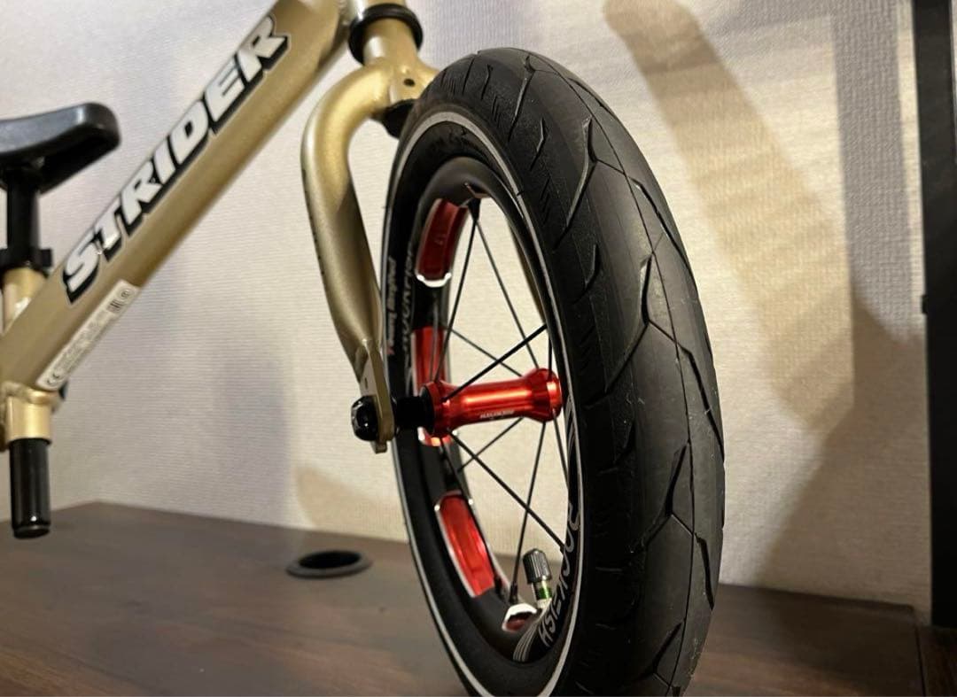 美品　ストライダープロ　rockfish ホイール　カスタム　タイヤ　ゴールド