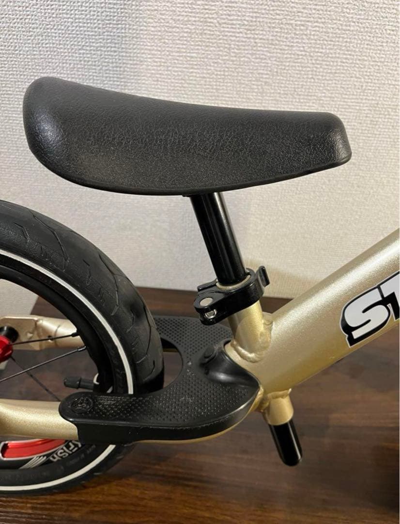 美品　ストライダープロ　rockfish ホイール　カスタム　タイヤ　ゴールド