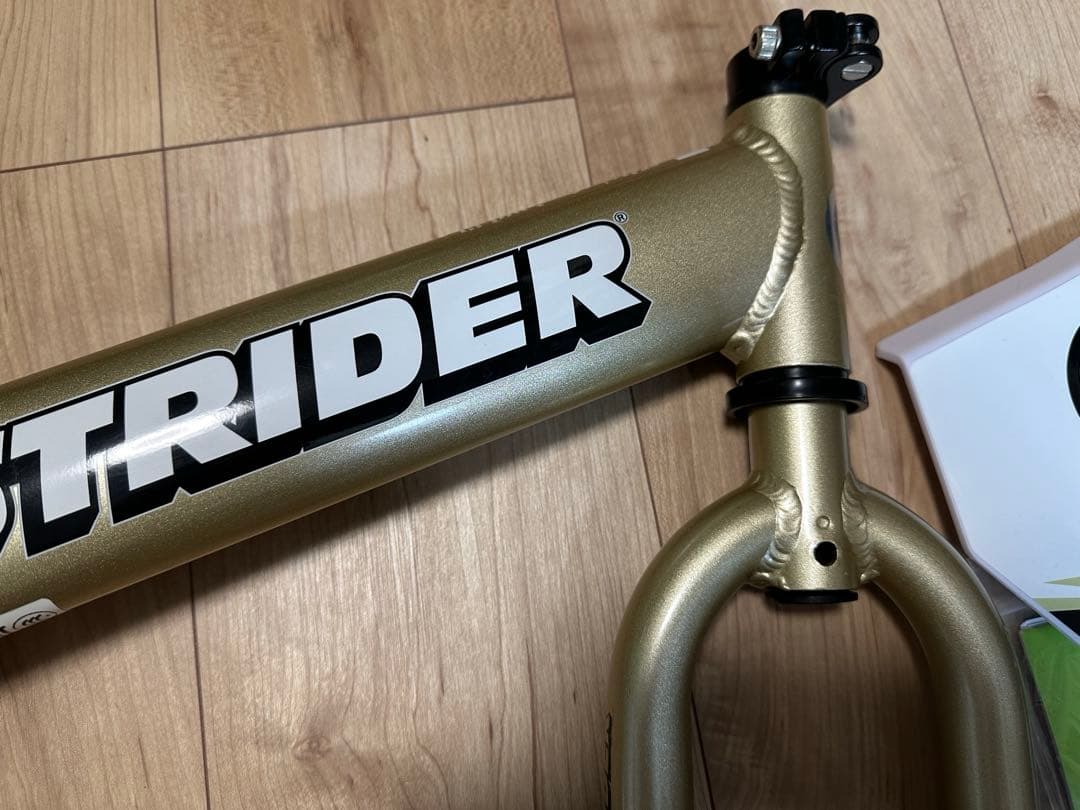 美品　ストライダープロ　rockfish ホイール　カスタム　タイヤ　ゴールド
