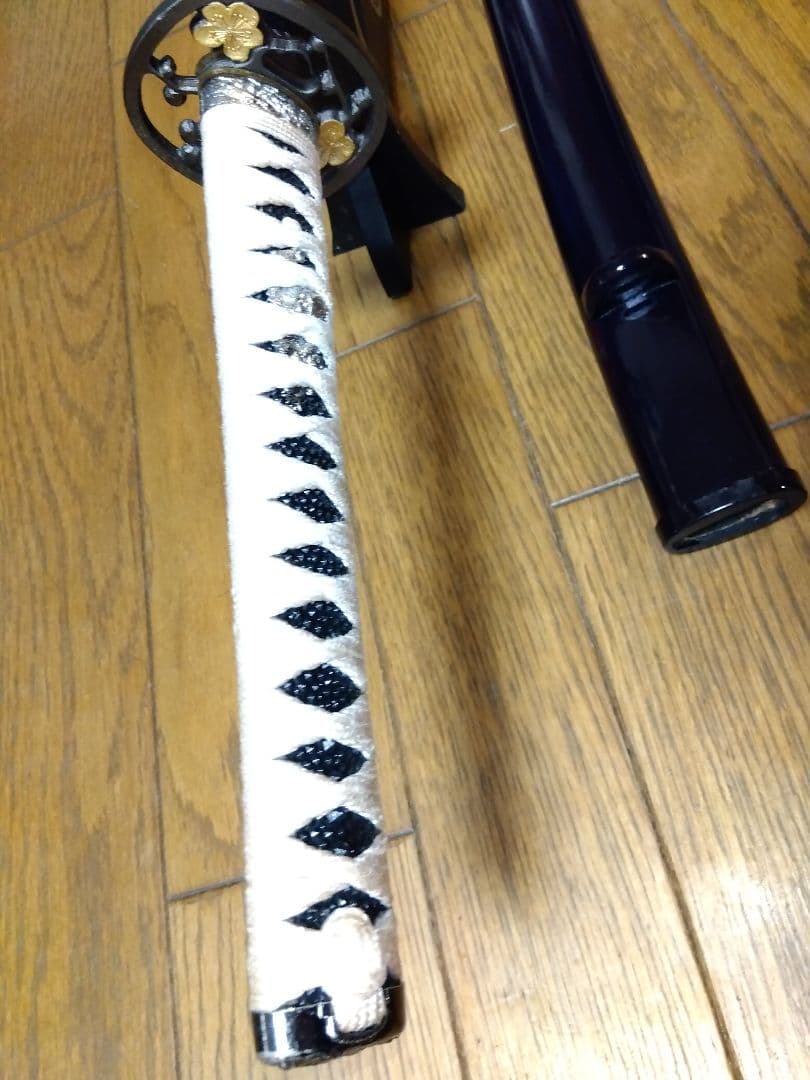 織田信長　レプリカ　模造刀と織田信長　家紋入り刀置き