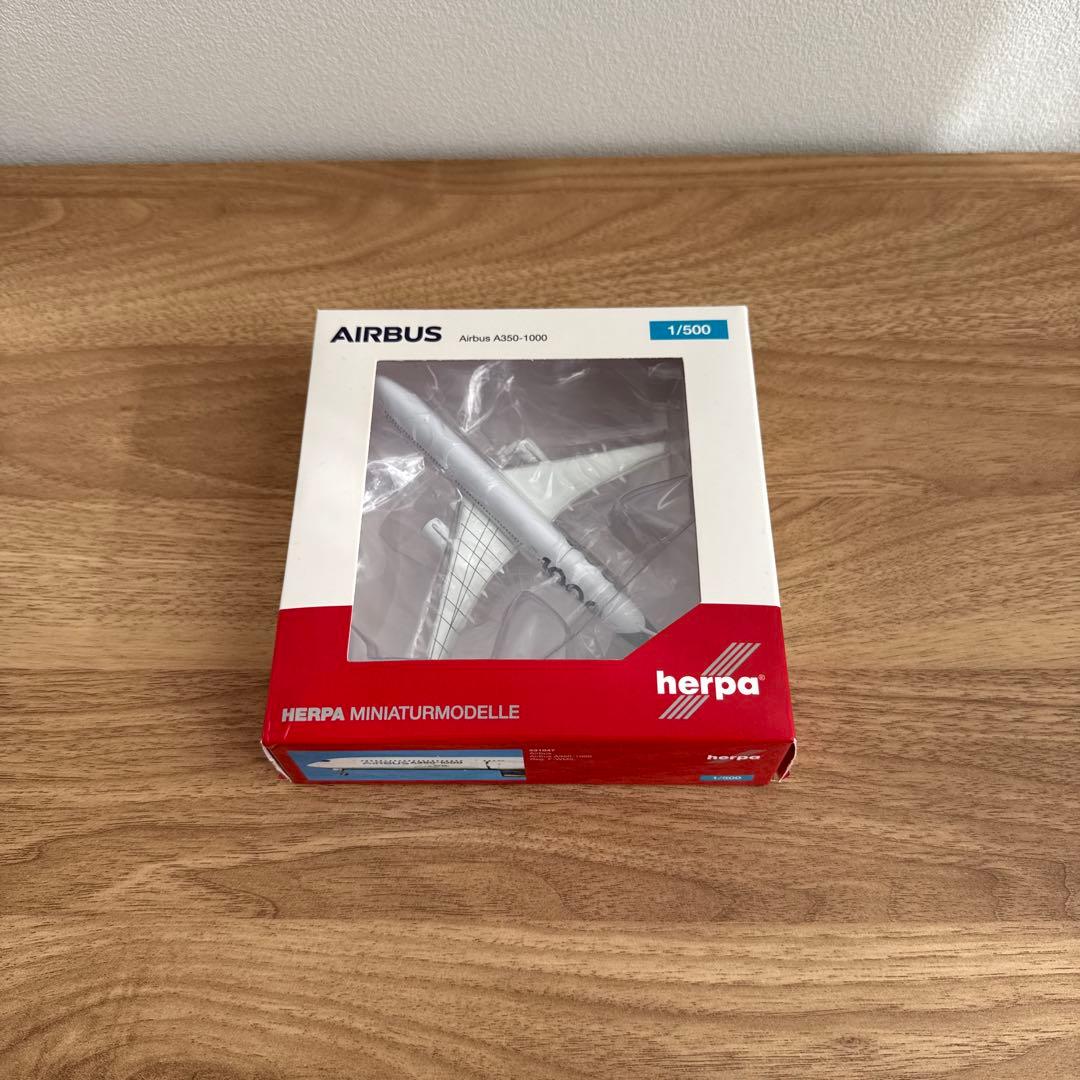 Herpa wings Airbus 1/500 A350-1000 スタンド付